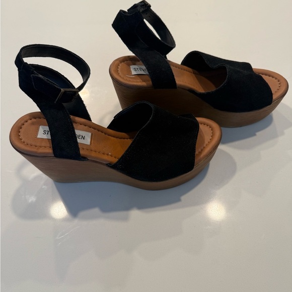 Steve Madden Black Wedge Sandals - Picture 3 of 8